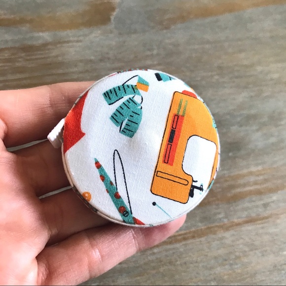 Tape Measure with Sewing Machine Design - Picture 3 of 4